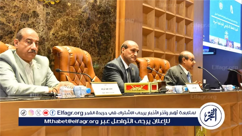 محافظ أسيوط يعقد لقاءً موسعًا لمناقشة تحديث المخطط الاستراتيجي للمدينة
