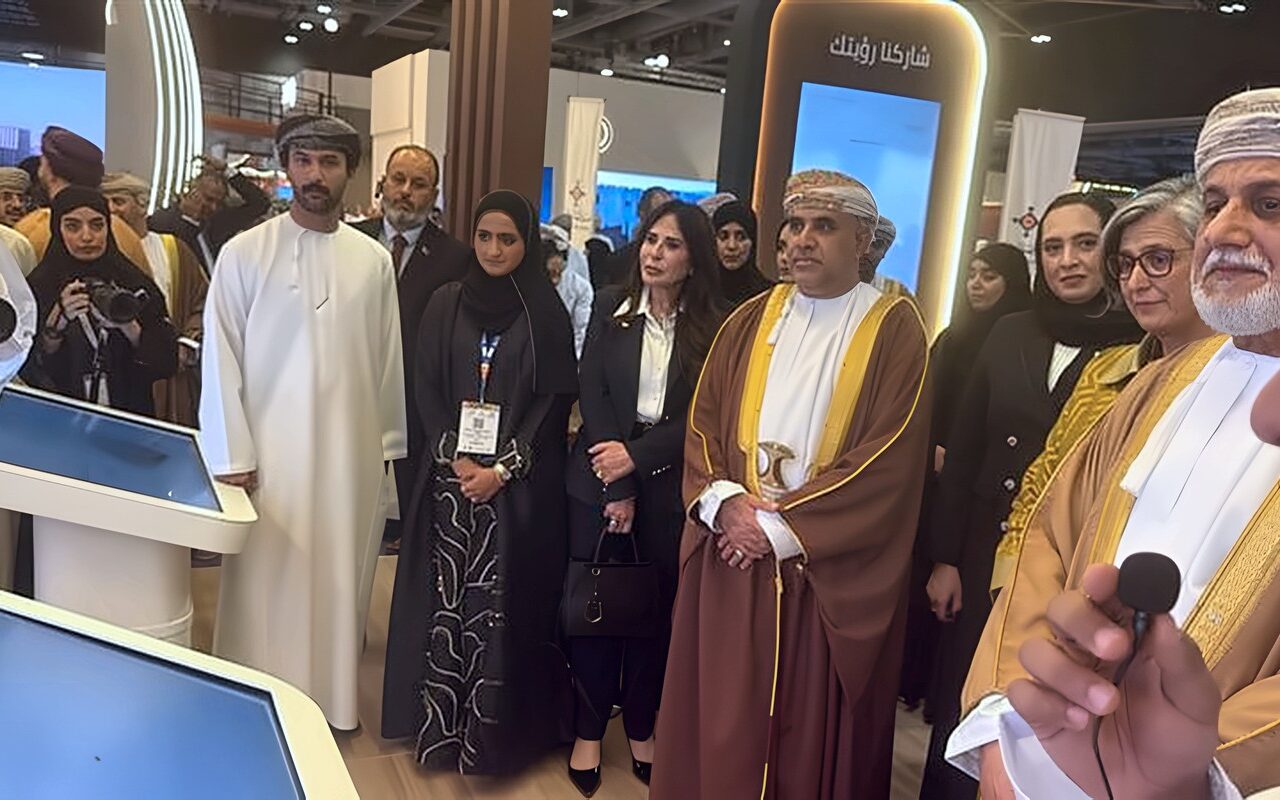 احتفالا باليوم العالمي للموئل، وزيرة الإسكان تشارك في افتتاح معرض «أكتوبر العمران» بـ”عُمان” (صور)