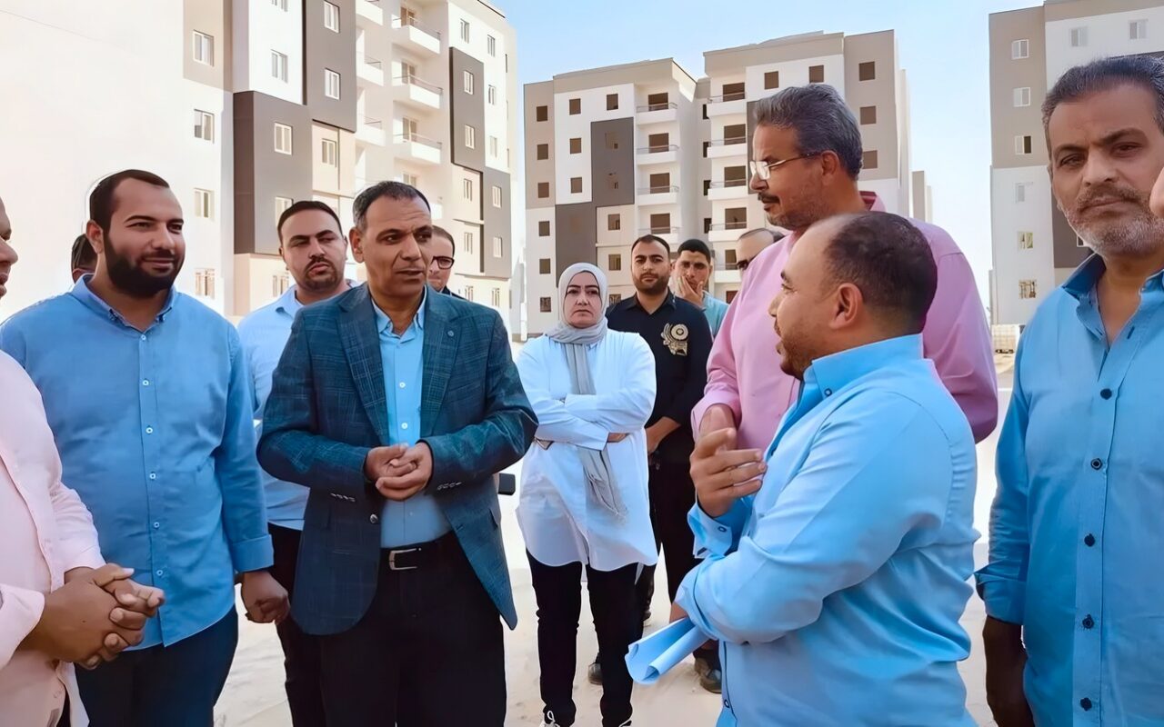 عمار مندور يتفقد مشروعات الإسكان بحدائق أكتوبر، ويوجه بتسريع التنفيذ ورفع معدلات الإنجاز