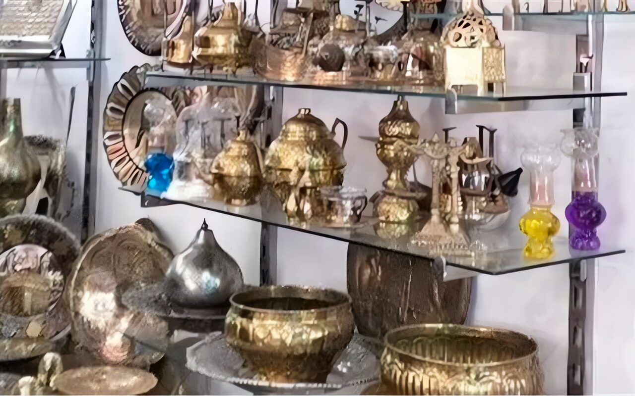 الدولار يضغط على ورش النحاس والألومنيوم.. ارتفاع تكلفة الخامات يربك حسابات الإنتاج ويهدد استقرار الأسعار.. أصحاب الورش لفيتو: صعوبة تحميل المستهلك الزيادات تضغط على حركة البيع والشراء