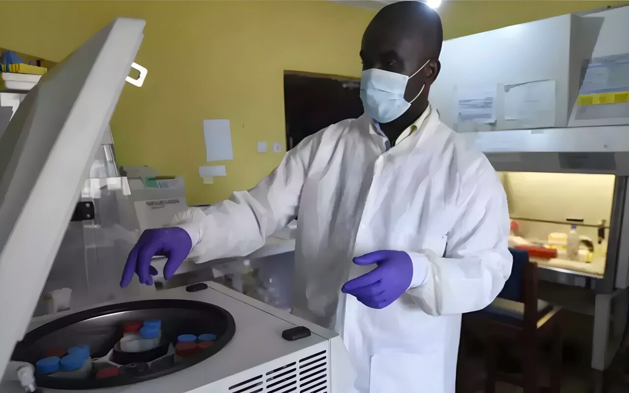 كينيا تسجل ثاني وفاة بفيروس إيبولا وإصابات في أوغندا ونيجيريا