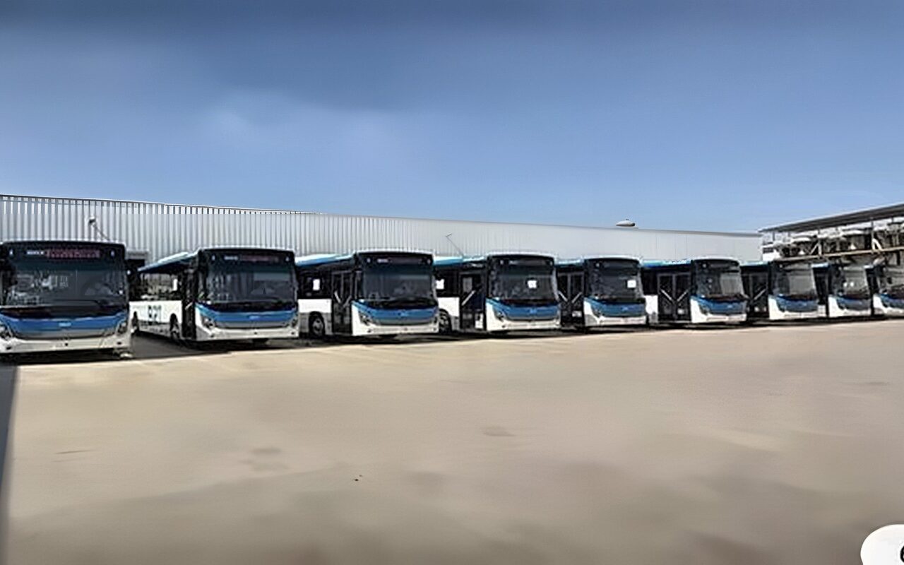 وزيرة التنمية المحلية تعلن تسليم 20 أتوبيس كهربائي لوزارة النقل لدعم منظومة الـ BRT وتوفير نقل جماعي نظيف