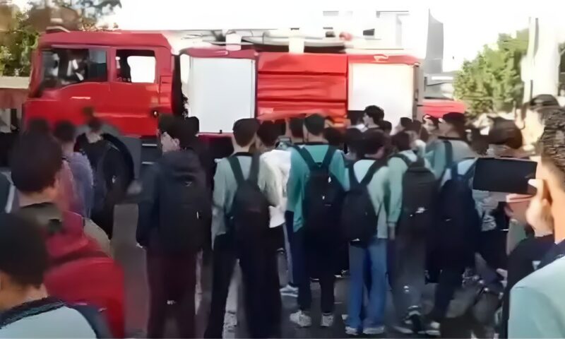 إخماد حريق بمدرسة عمر مكرم الثانوية بنين في دمنهور (صور)