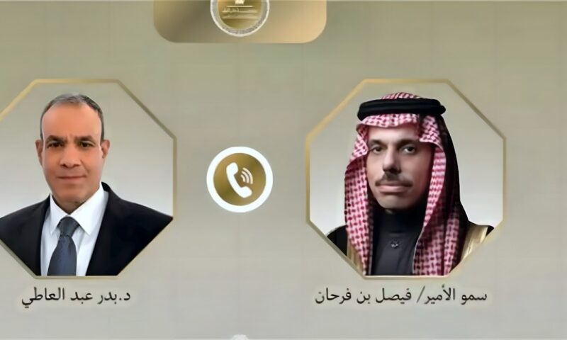 وزير الخارجية يبحث مع نظيره السعودي مستجدات الأوضاع الإقليمية وجهود احتواء الأزمة الراهنة