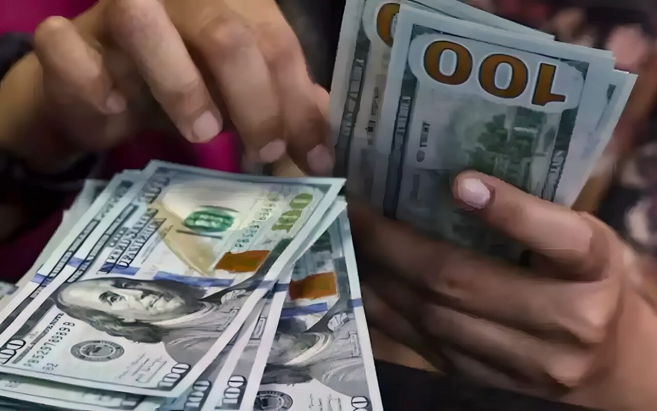 الدولار يتهاوى بعد تثبيت البنك المركزي الأمريكي أسعار الفائدة وقرار أوروبي مرتقب اليوم