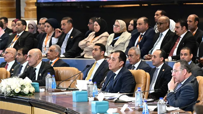 عبد اللطيف: تحديات التعليم على مدار 30 عامًا أثرت على انتظام الطلاب وجودة العملية التعليمية