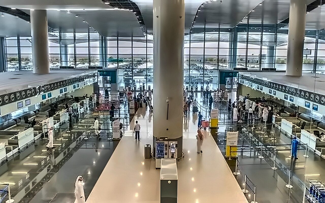 مطار الملك خالد بالسعودية يوجه نداء عاجلا للمسافرين