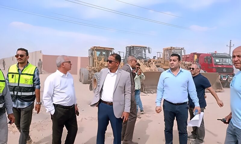 نائب رئيس هيئة المجتمعات العمرانية يتفقد مشروعات الشروق