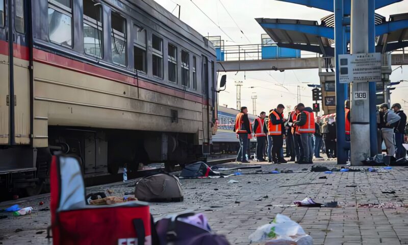 كييف: مقتل 14 شخصا في هجوم روسي “مروع” على محطة قطار في دنيبرو الأوكرانية