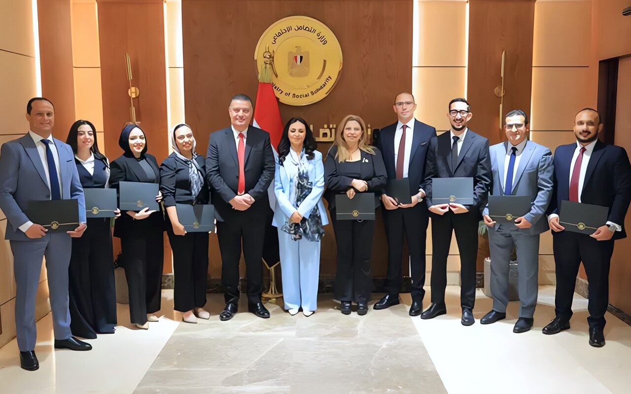 مايا مرسي تكرم القطاعات المتميزة بوزارة التضامن الاجتماعي خلال أكتوبر