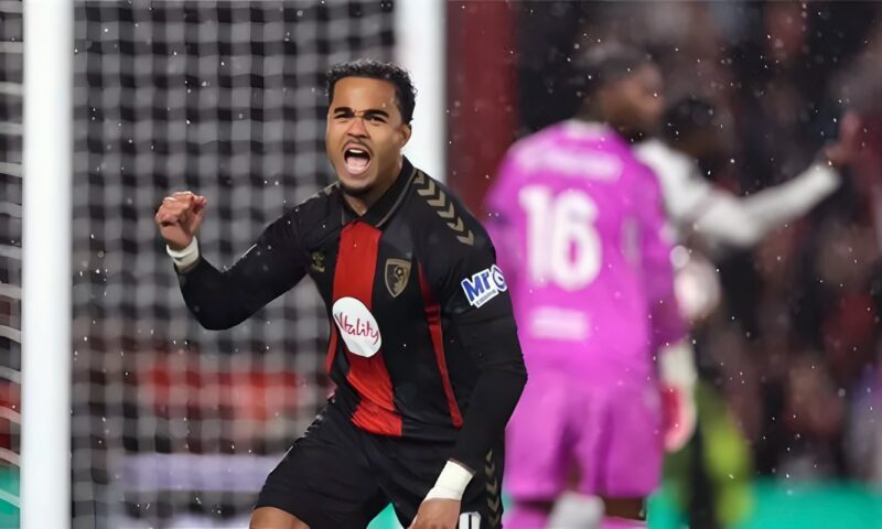 الدوري الأوروبي، بورنموث يتقدم على ميلان 0/2 وحالة طرد في الشوط الأول