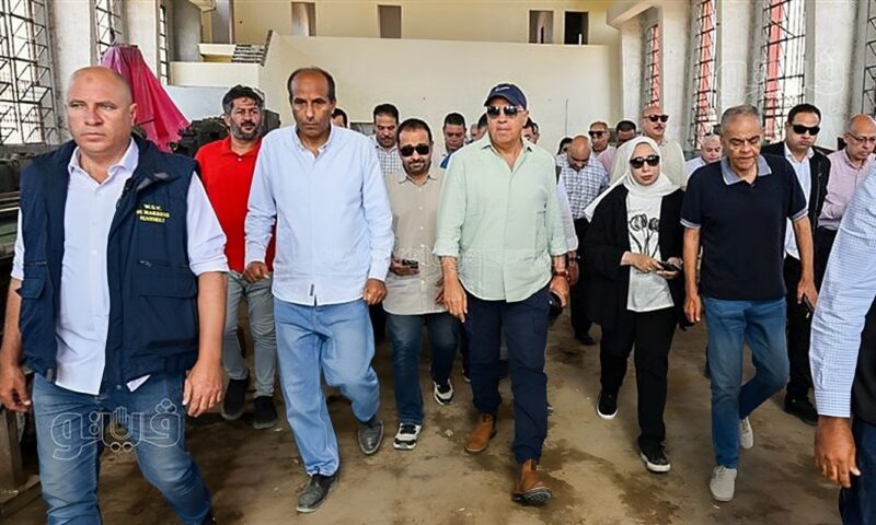 قعدة ريفية جمعت وزير الري بالمزارعين، سويلم يوجه بسرعة تلبية مطالب أهالي أبو الأخضر (صور)