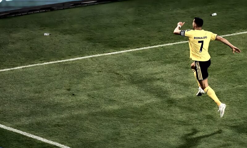 هاتريك تاريخي لـ رونالدو يقود النصر لاكتساح الخلود بالدوري السعودي (صور)