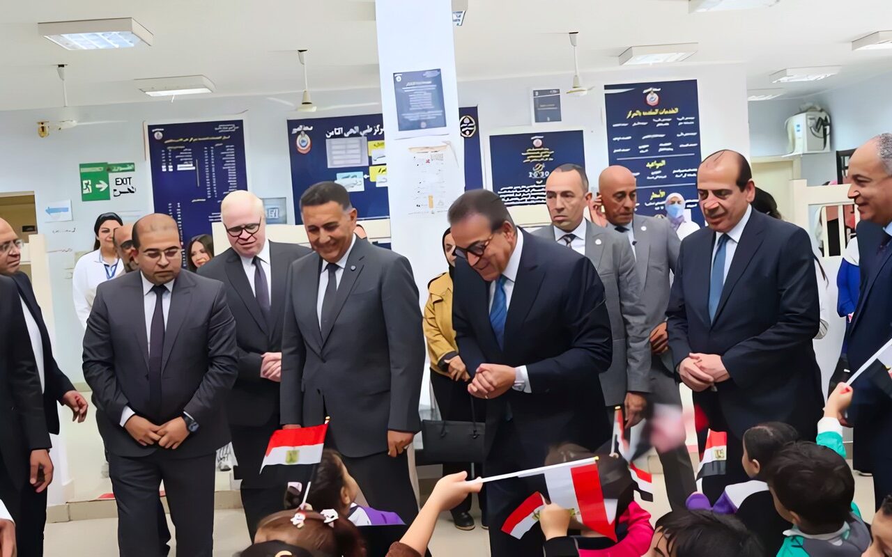 محافظ القليوبية ووزير الصحة يطلقان حملة تطعيم 1.2 مليون طفل ضد الحصبة والحصبة الألمانية من العبور