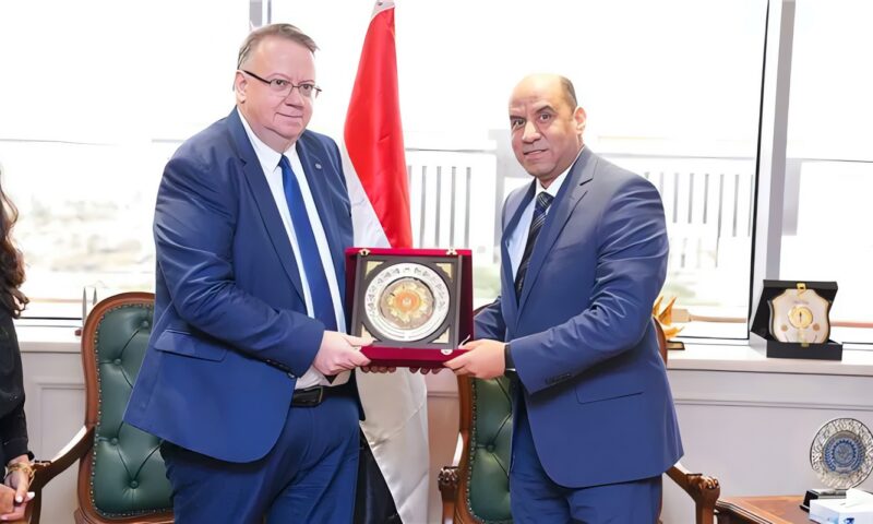وزير العمل لإيريك أوشلان في ختام مهمته مديرًا لمكتب منظمة العمل الدولية بالقاهرة: مصر ترحب بكم