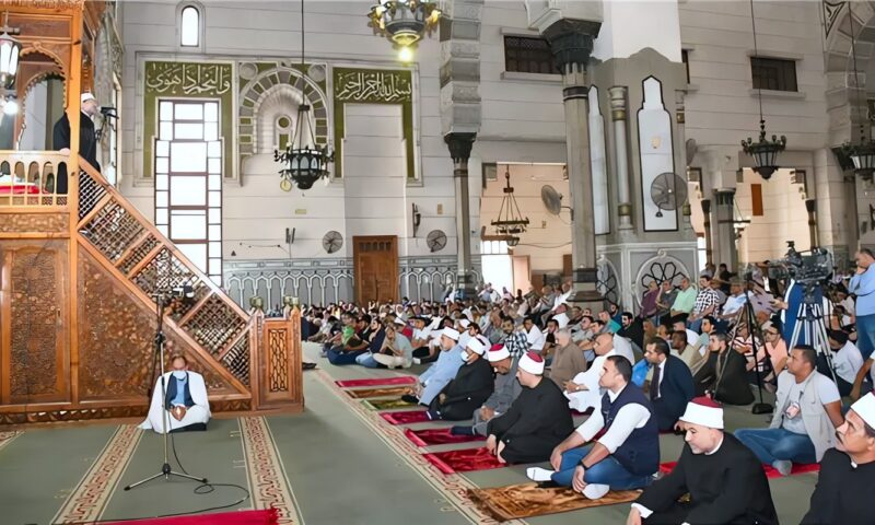 نقل شعائر آخر صلاة جمعة بالتوقيت الصيفي من مسجد بدر بالسويس (بث مباشر)