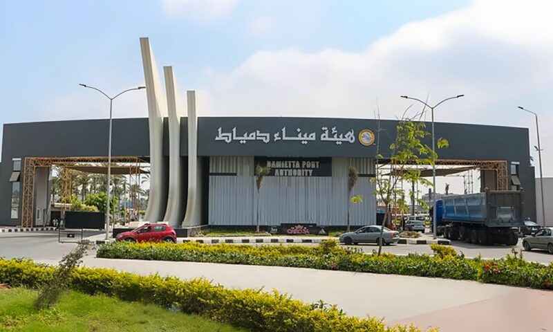 ميناء دمياط يستقبل ويودع 23 سفينة خلال 24 ساعة