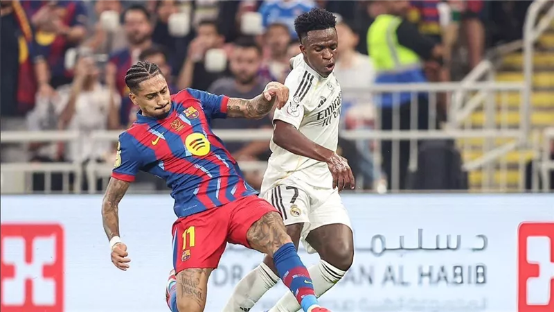 بين أبناء النادي والنجوم الجاهزة، تقرير يكشف اختلاف سياسة بناء الفريق بين برشلونة وريال مدريد