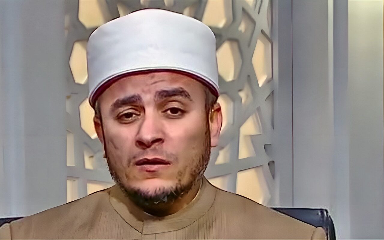 أمي تفرّق في المعاملة بيني وبين إخوتي، فماذا أفعل؟.. أمين الفتوى يجيب (فيديو)
