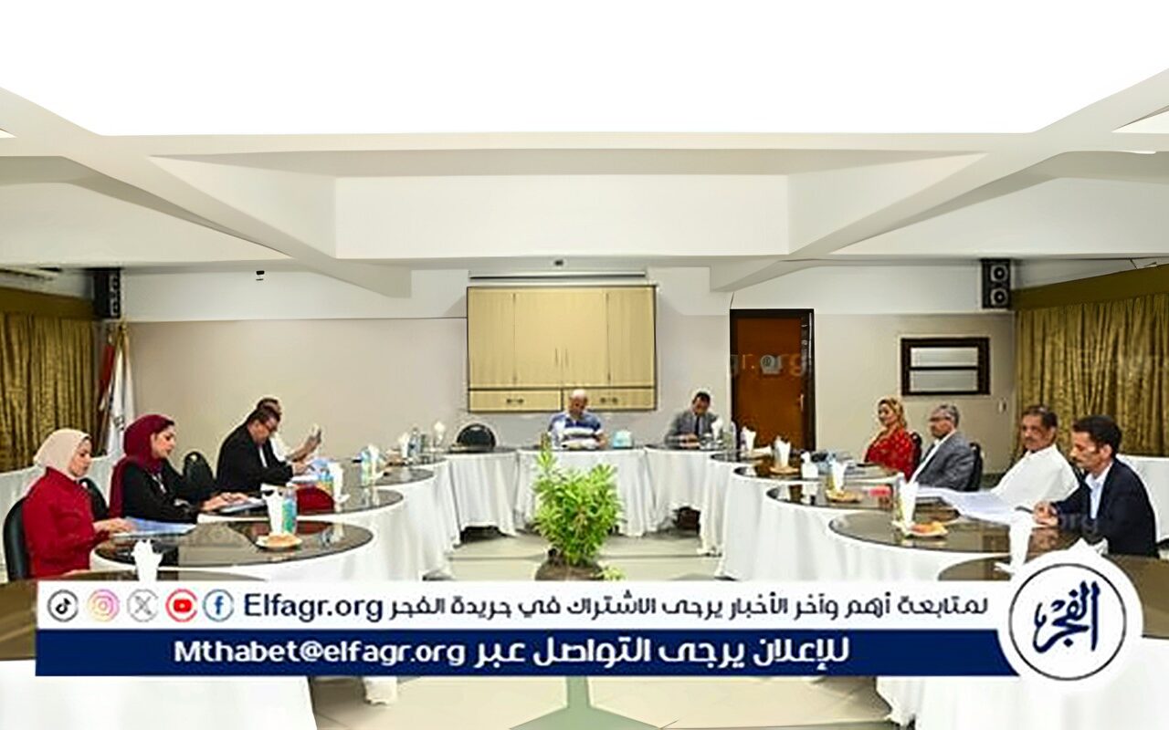 رئيس جامعة أسيوط يترأس اجتماع مجلس إدارة نادي الجامعة الجديد