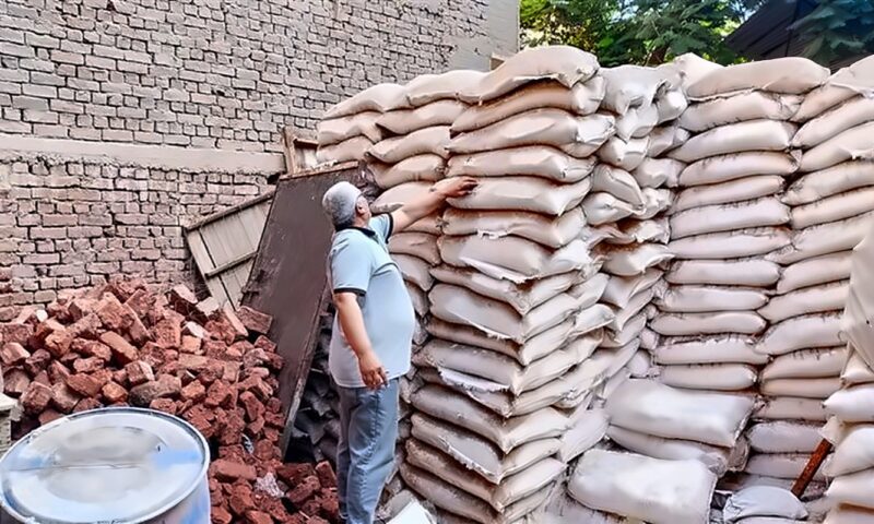 ضبط 10.8 طن من الأغذية المخالفة ومنتجات منتهية الصلاحية في 4 مراكز بالدقهلية