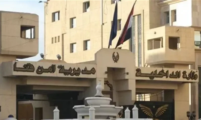 القبض على عامل بتهمة التعدي على ابنته 4 سنوات بالضرب وتقييدها بالسلاسل في قنا
