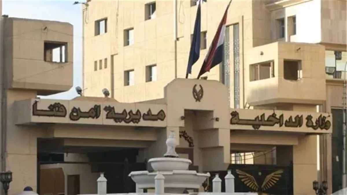 القبض على عامل بتهمة التعدي على ابنته 4 سنوات بالضرب وتقييدها بالسلاسل في قنا