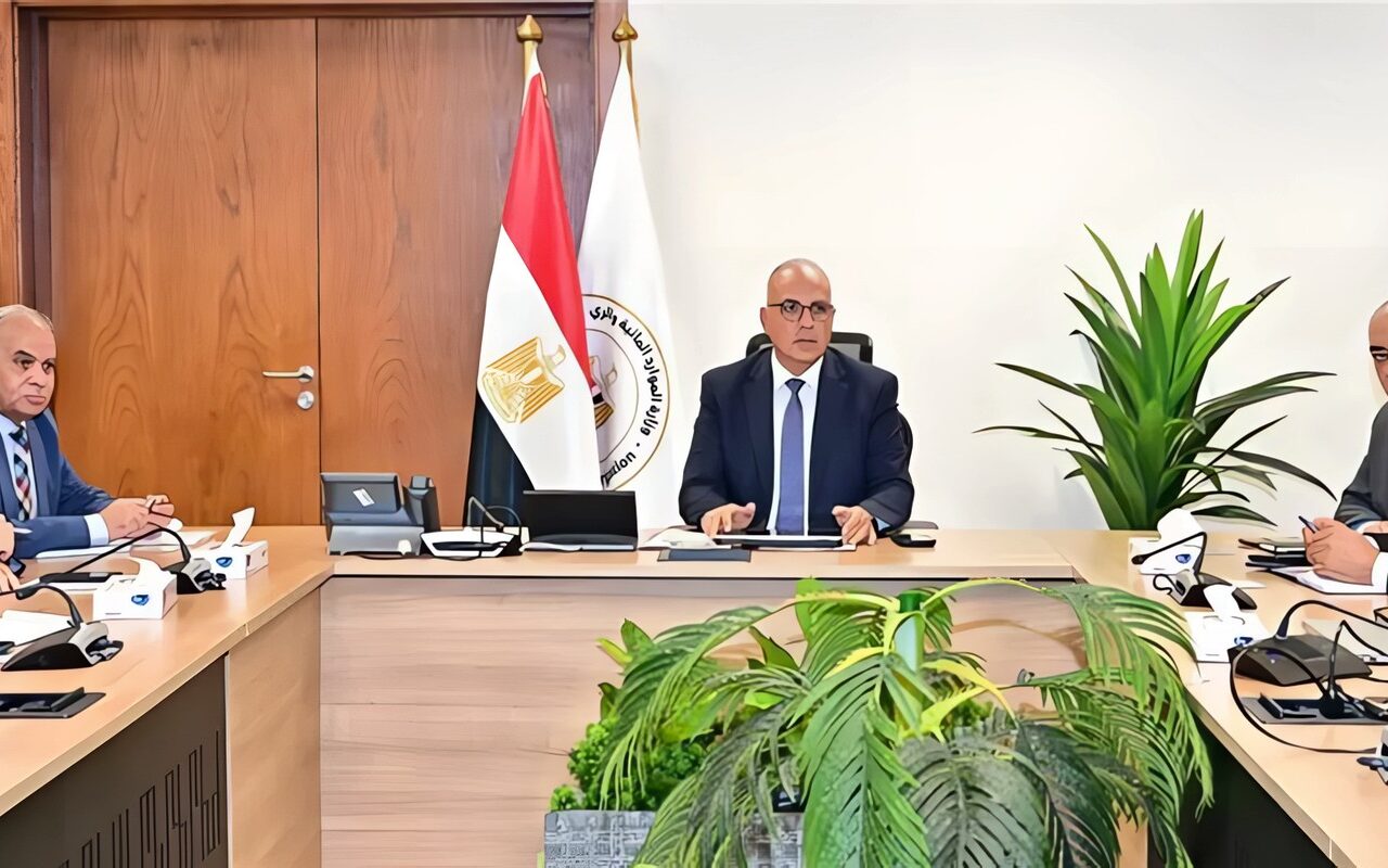 سويلم يوجه بالتوسع في التوأمة الرقمية للترع وتعزيز الإدارة الذكية لتوزيع المياه