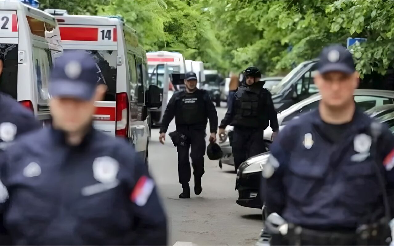 الشرطة الصربية تطلق النار على شخصا خارج السفارة الإسرائيلية في بلجراد بعد محاولته مهاجمتها