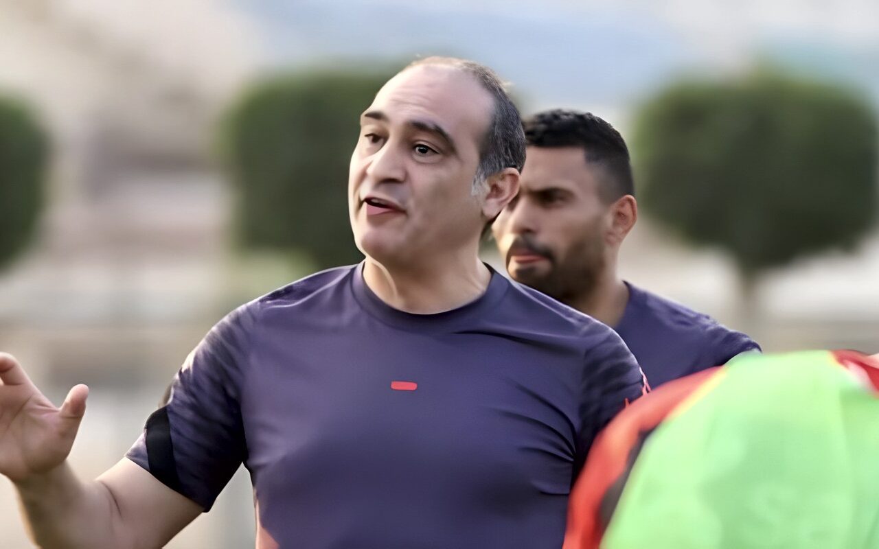 إعلامي يكشف عن مدرب مصري مرشح لخلافة عموتة في الأهلي.. ما السبب؟