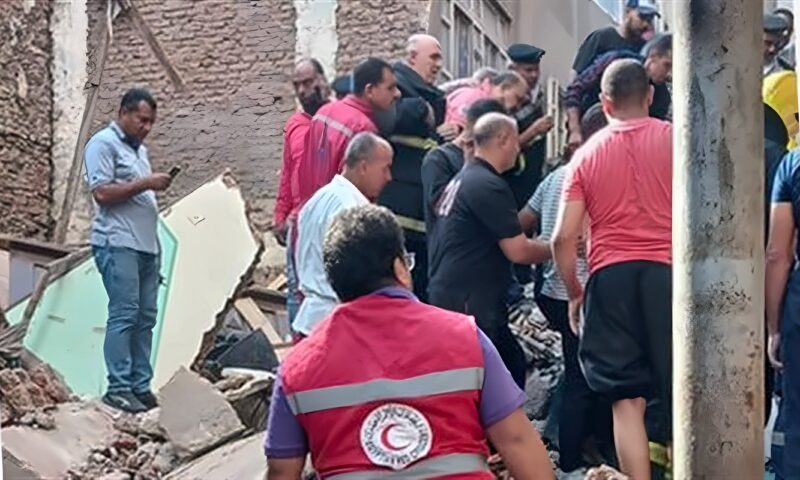 استجابة عاجلة من الهلال الأحمر لحادث انهيار عقار بالغربية