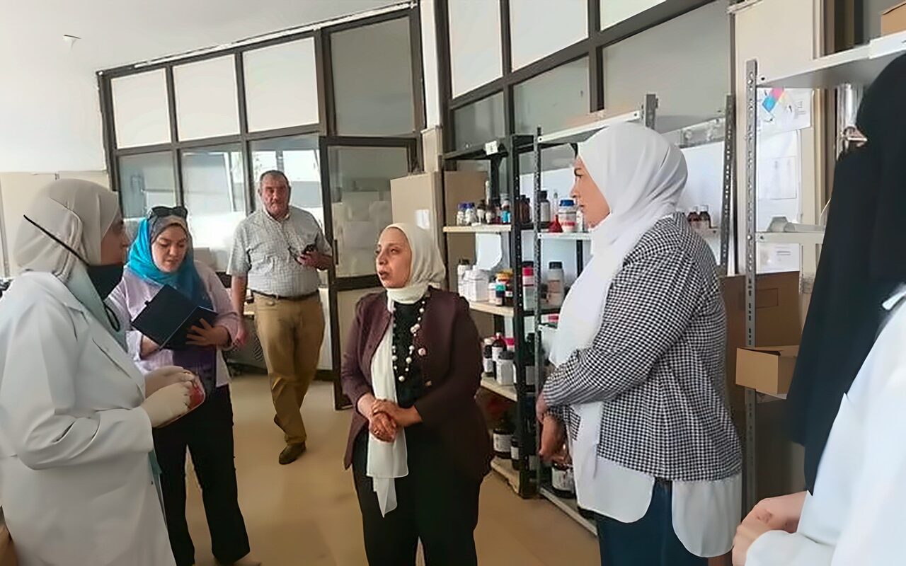 مديرة صحة الإسماعيلية تتفقد معامل مستشفى الحميات لضبط الجودة (صور)