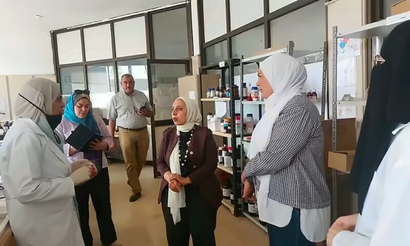 مديرة صحة الإسماعيلية تتفقد معامل مستشفى الحميات لضبط الجودة (صور)