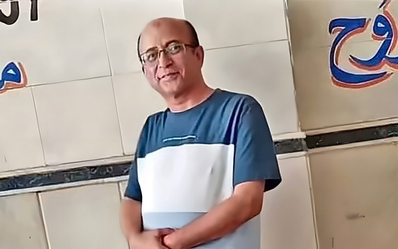تكفل بالطلبة الأيتام، حكاية معلم تاريخ توفي أثناء تحية العلم بالجيزة (صور)