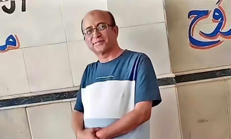تكفل بالطلبة الأيتام، حكاية معلم تاريخ توفي أثناء تحية العلم بالجيزة (صور)