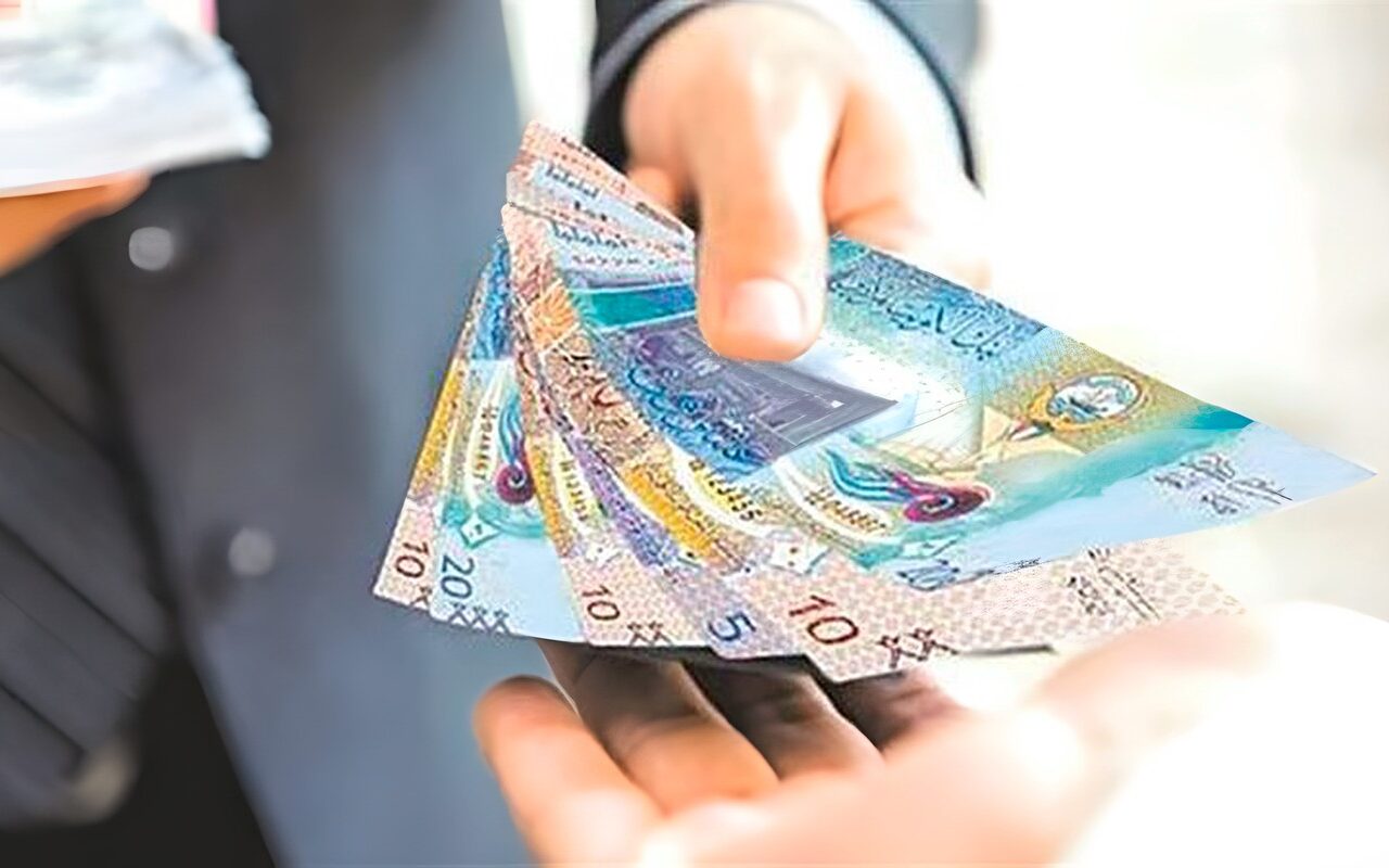 سعر الدينار الكويتي أمام الجنيه في البنوك المصرية اليوم الثلاثاء 13-10-2026