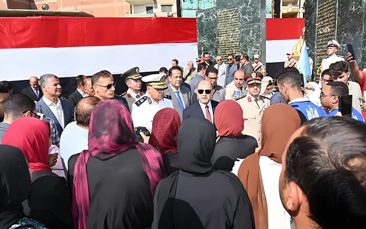 بالتزامن مع احتفالات نصر أكتوبر، محافظ الغربية يحاور الشباب حول قيم البطولة والانتماء