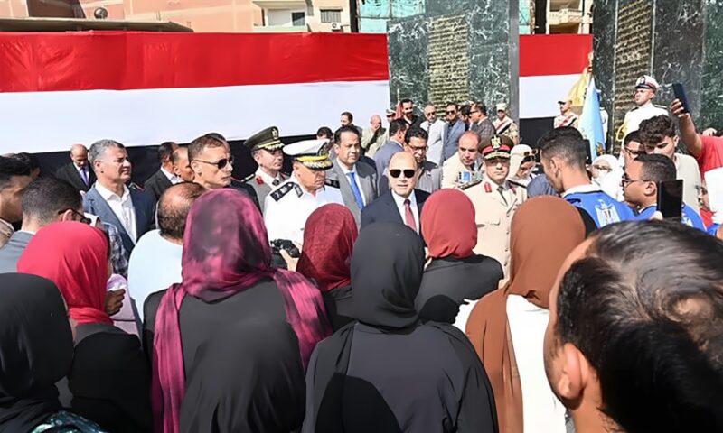 بالتزامن مع احتفالات نصر أكتوبر، محافظ الغربية يحاور الشباب حول قيم البطولة والانتماء