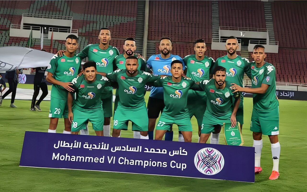 قبل مواجهة الأهلي في الكونفدرالية، مستقبل غامض لمدرب الرجاء المغربي
