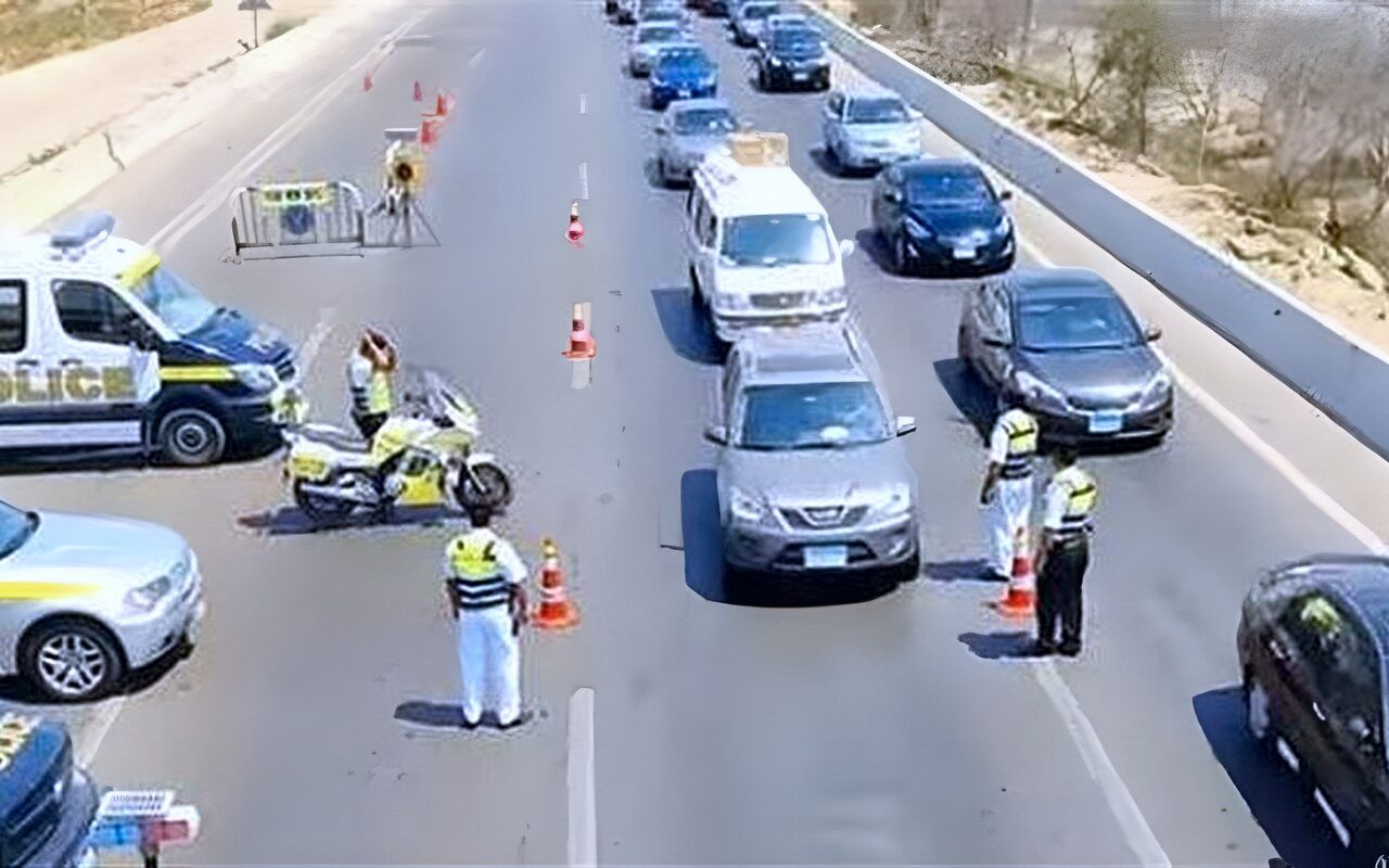 حملات مكثفة خلال 24 ساعة تسفر عن ضبط 106 آلاف مخالفة مرورية و10 أطنان دقيق مدعم