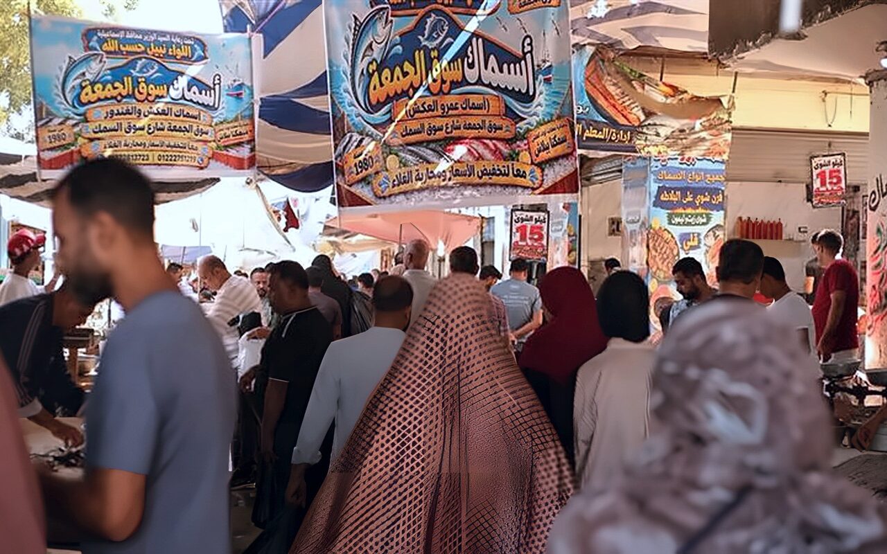 إقبال المواطنين بالإسماعيلية على مبادرة بيع أسماك بأسعار مخفضة (صور)
