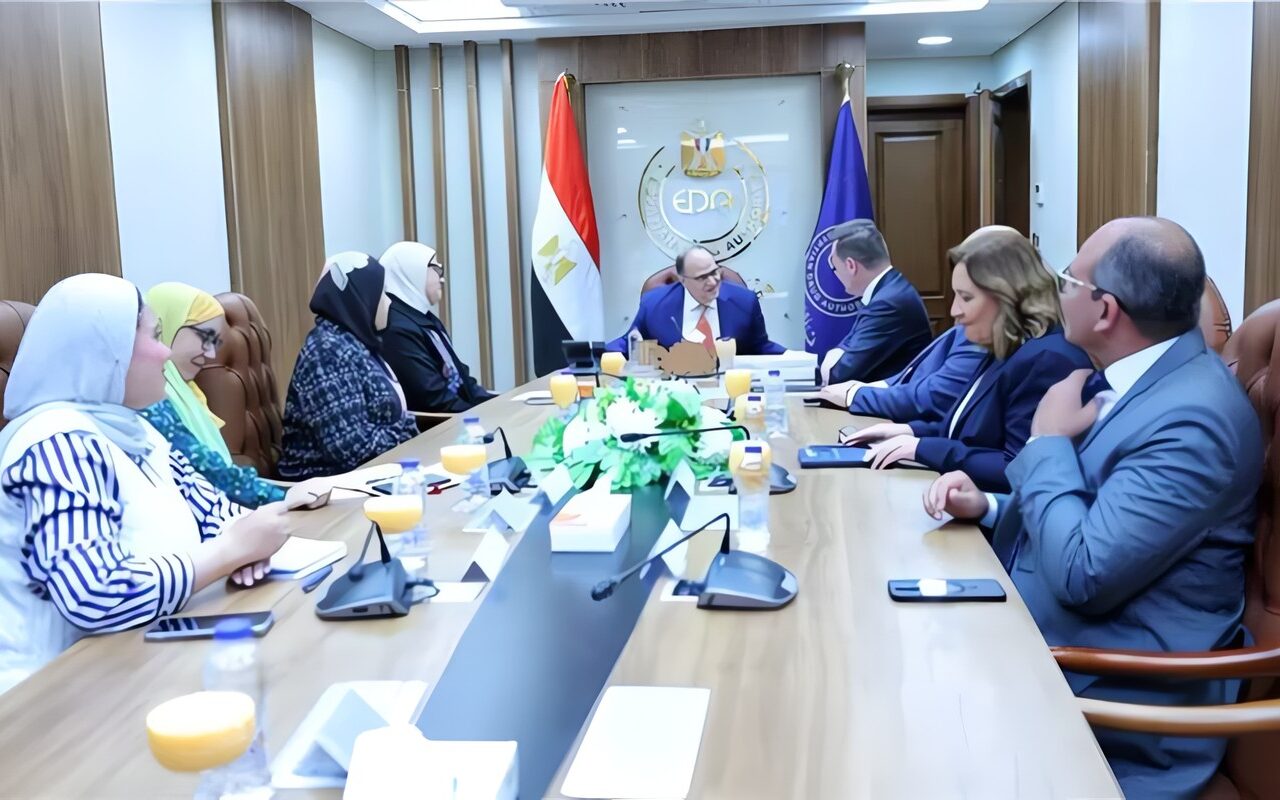 رئيس هيئة الدواء يعقد اجتماعًا مع شركة سيرفييه لبحث سبل تعزيز التصنيع للمستحضرات الحيوية والعلاجات الحديثة