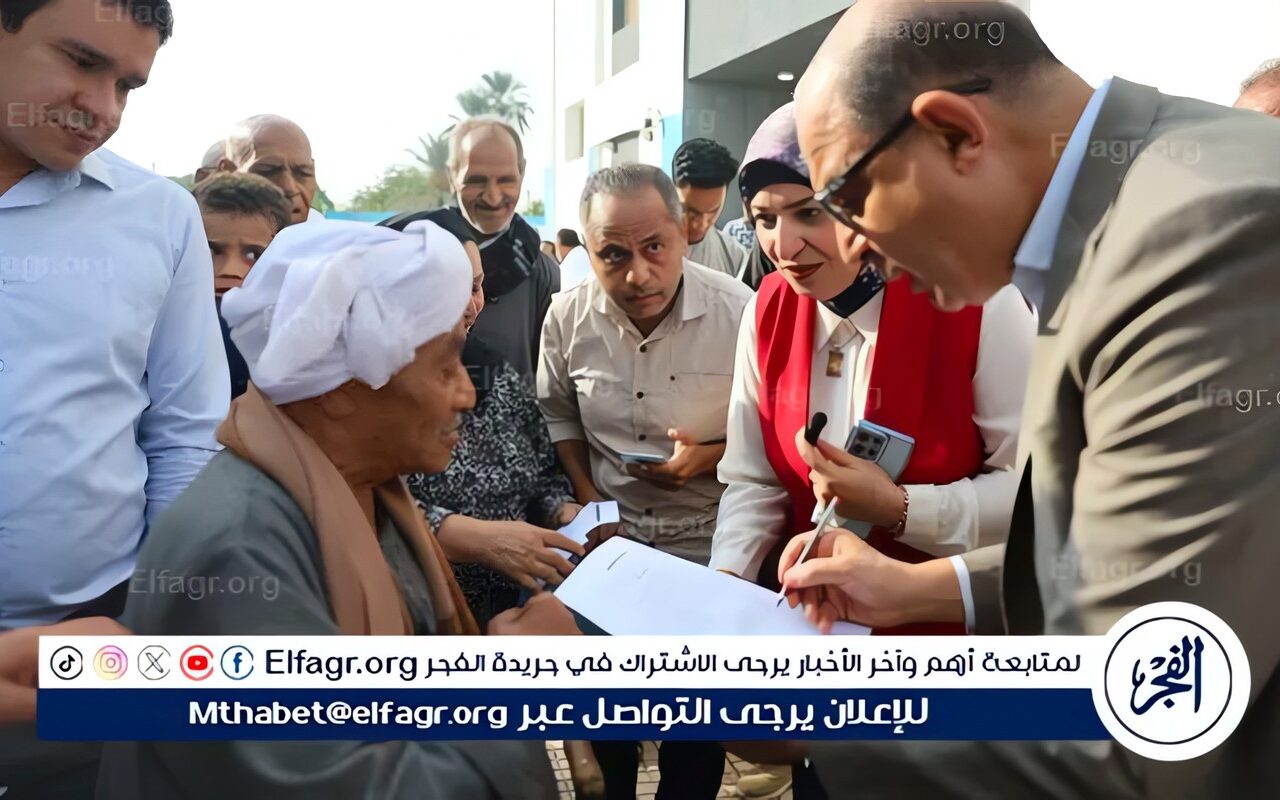 محافظ المنيا يستجيب لمطالب أهالي كفر خزام.. ويوجه بسرعة توفير سماعة طبية لعم إبراهيم