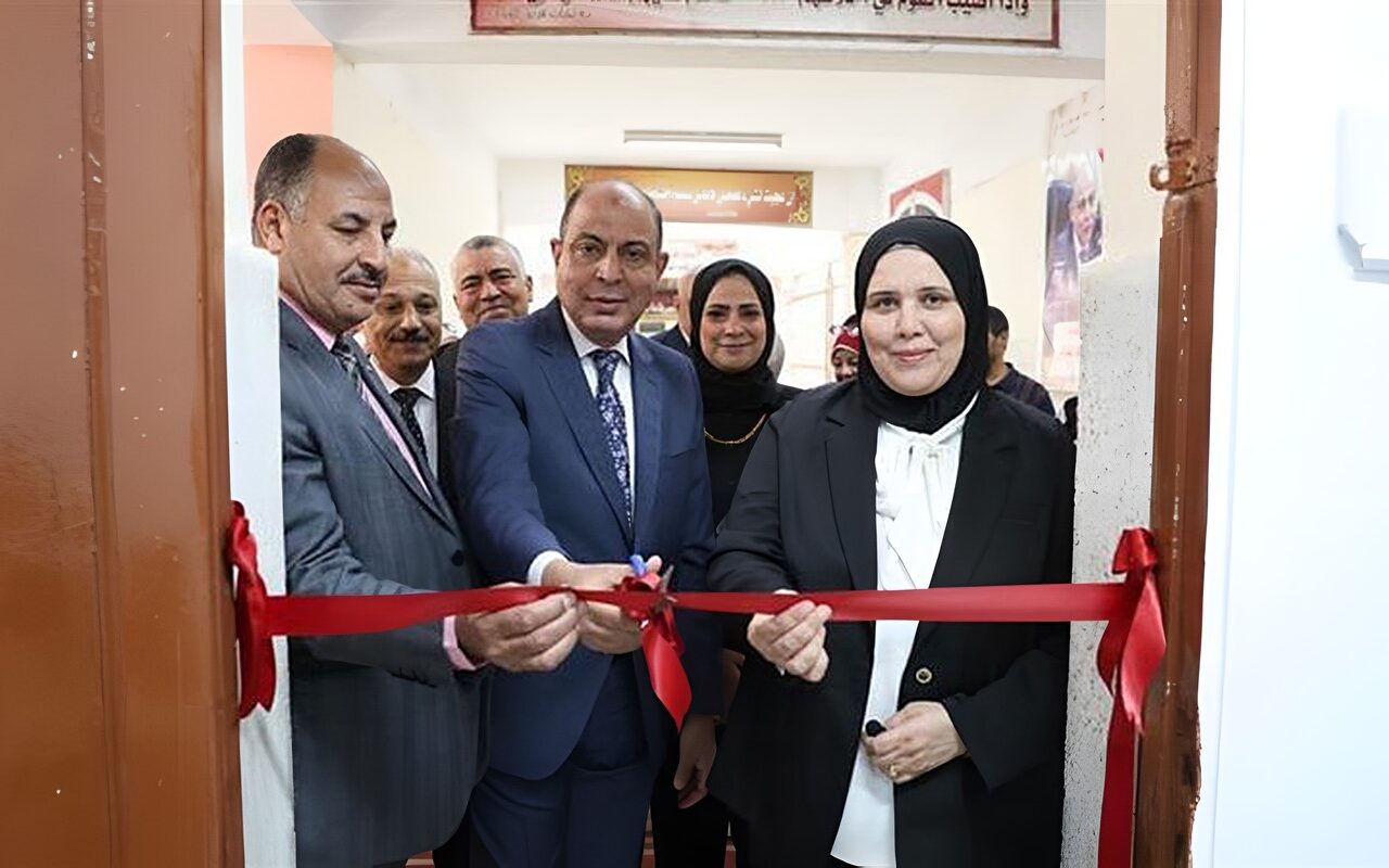 محافظ المنيا يفتتح غرفة للدعم النفسي بمدرسة محمد وحيد حبشي