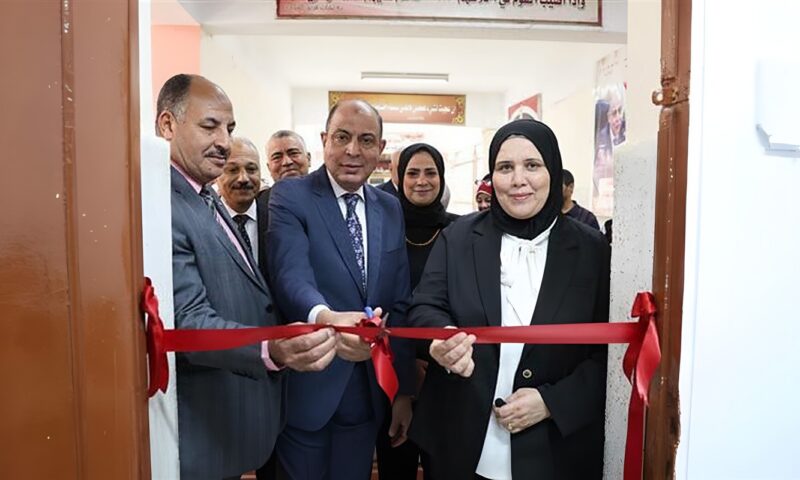 محافظ المنيا يفتتح غرفة للدعم النفسي بمدرسة محمد وحيد حبشي