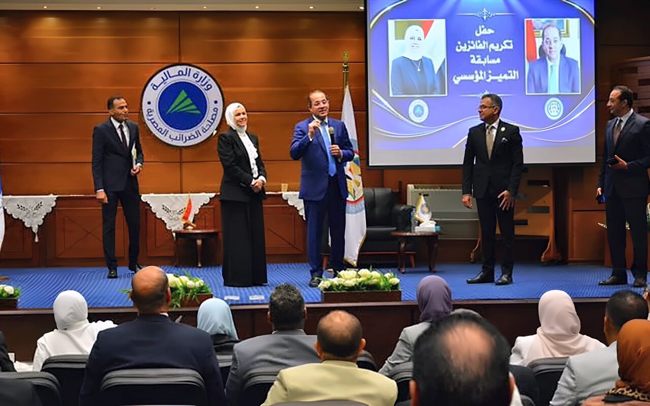 وزير المالية للفائزين فى «التميز المؤسسي بالضرائب»: فخور جدا بحل مشاكل الممولين