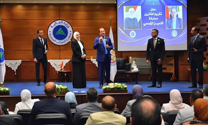 وزير المالية للفائزين فى «التميز المؤسسي بالضرائب»: فخور جدا بحل مشاكل الممولين