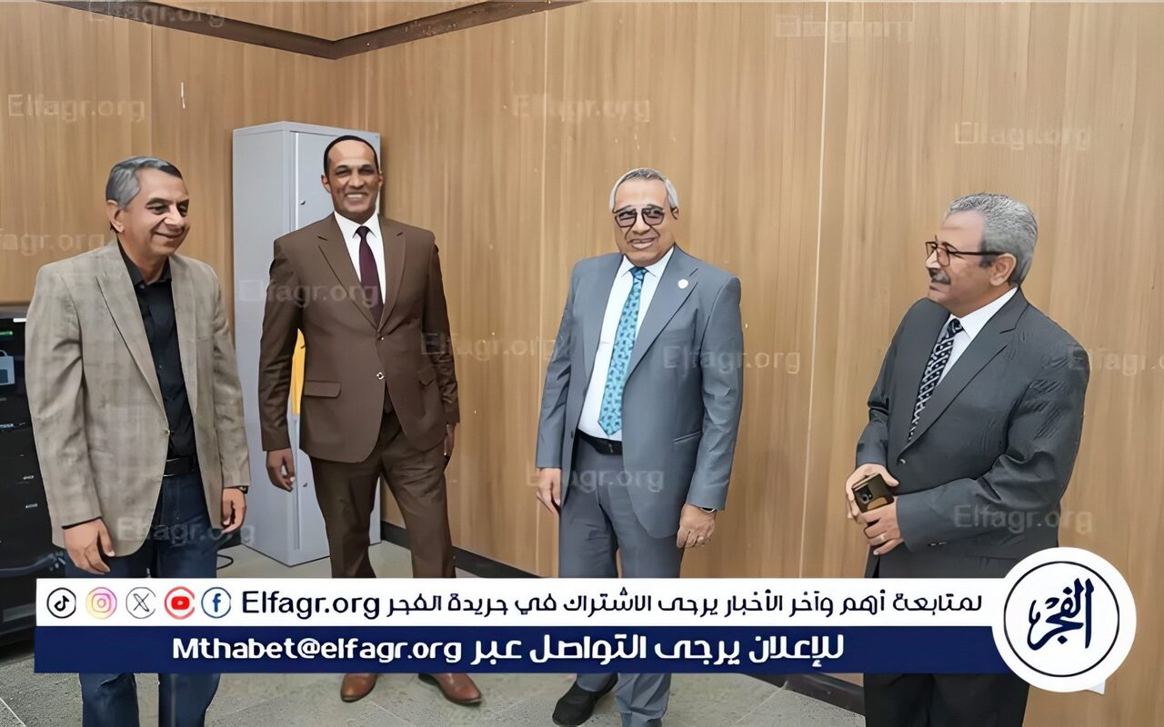 نائب رئيس جامعة أسيوط الأهلية يتفقد سير العمل بإدارات الجامعة اليوم