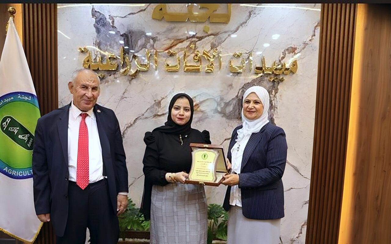تكريم مهندسة شابة لإنتاج الأعداء الحيوية، مبادرة لتقليل الاعتماد على المبيدات الكيميائية