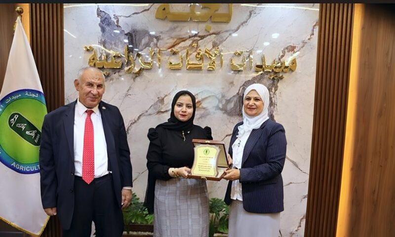 تكريم مهندسة شابة لإنتاج الأعداء الحيوية، مبادرة لتقليل الاعتماد على المبيدات الكيميائية